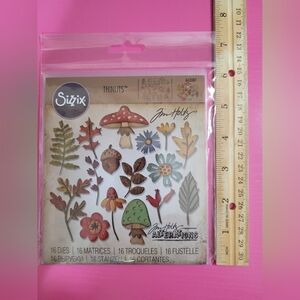 Sizzix Tim Holtz Thinlits Funky Foliage Die Set.  663087